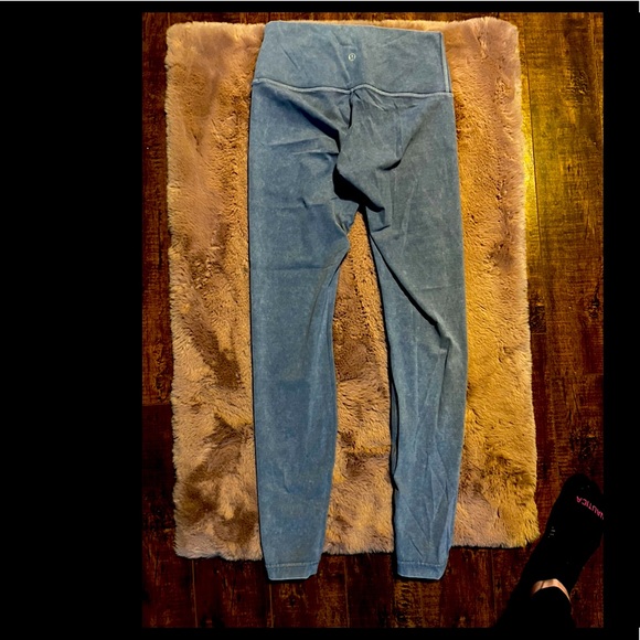 Lululemon size 6 Wunder Under High Rise Tight. Snow Washed Colour. - Picture 3 of 3
